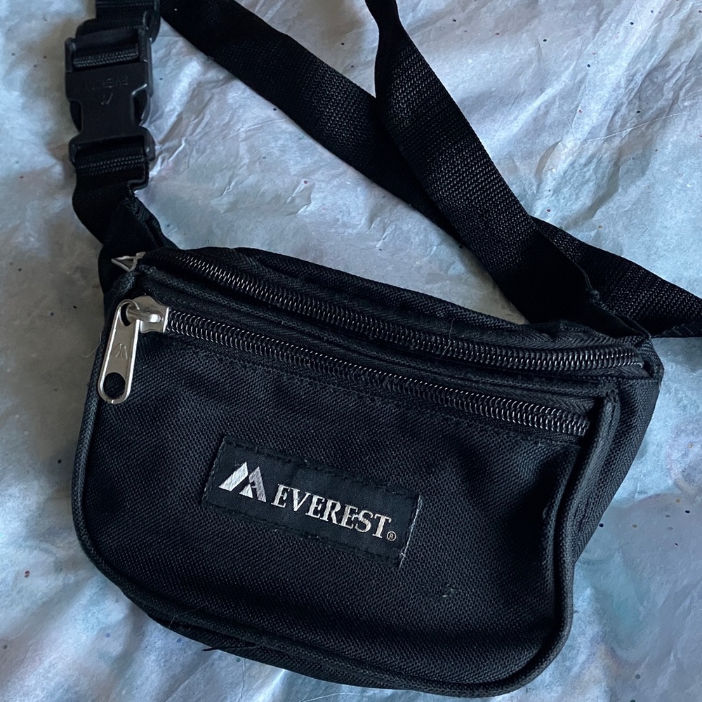 Newly added🌟 Everest Black Men's Belt Bag